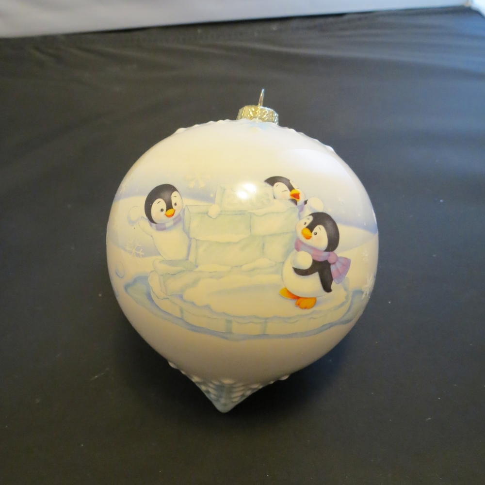 2008 Hallmark Keepsake Having A (Snow) Ball Penguin Ornament
